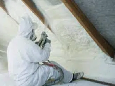 دور محفزات البولي يوريثان في عزل رغوة الرش: تعزيز الأداء والكفاءة