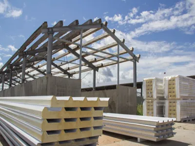 فتح الكفاءة: محفزات البولي يوريثان في إنتاج لوحة شطيرة